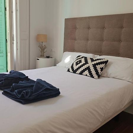 Chic Casa Cathedral At Calle Fresca 2-Bedroom Apartment In Malaga City Center エクステリア 写真