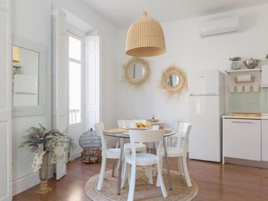 Chic Casa Cathedral At Calle Fresca 2-Bedroom Apartment In Malaga City Center エクステリア 写真