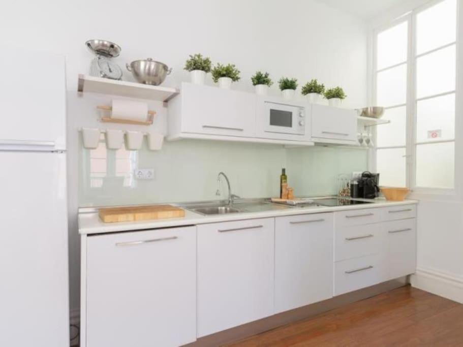 Chic Casa Cathedral At Calle Fresca 2-Bedroom Apartment In Malaga City Center エクステリア 写真