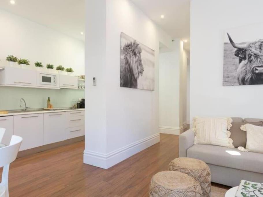 Chic Casa Cathedral At Calle Fresca 2-Bedroom Apartment In Malaga City Center エクステリア 写真