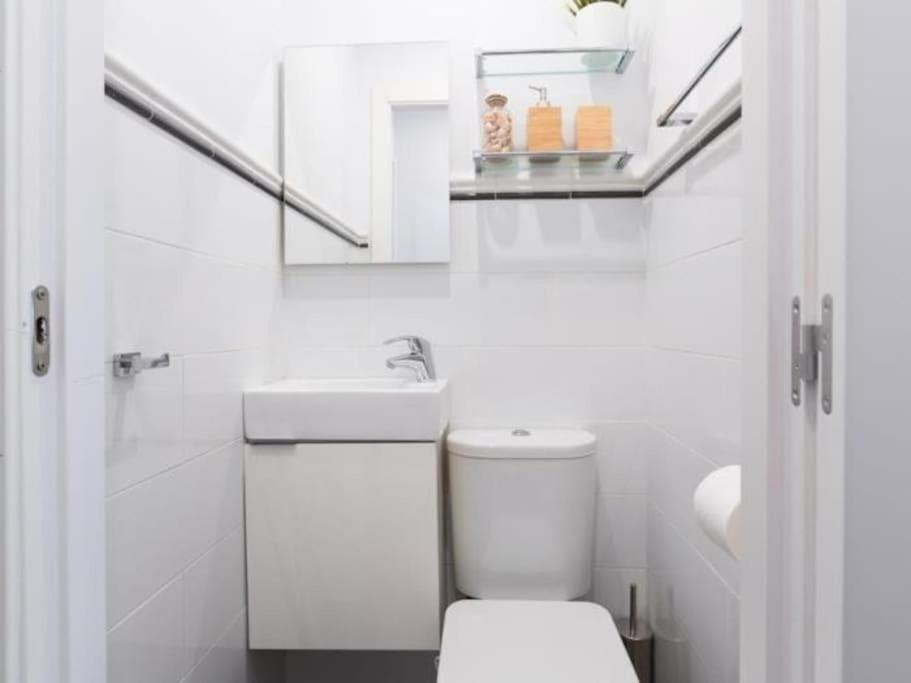 Chic Casa Cathedral At Calle Fresca 2-Bedroom Apartment In Malaga City Center エクステリア 写真